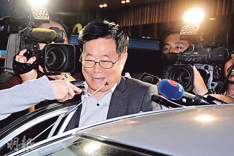 主理新聞部的亞視高級副總裁劉瀾昌表示，亞視新聞有關股權轉讓的報道並非造假，「是比較準確講番公司的決定，因為亞視決定想賣王維基，但王維基是否接受，是後續新聞」。（梁榮達攝）