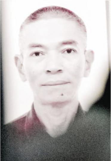 梅艷芳二哥梅德明上月因喉癌逝世，終年62歲。（攝影：梁迺楠）梅媽雖然白頭人送黑頭人，仍堅持到殯儀館見兒子最後一面。（攝影：梁迺楠）