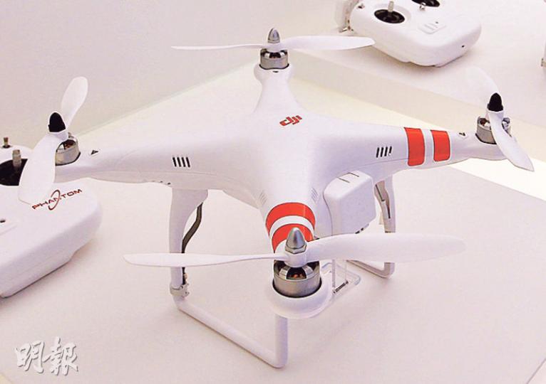 「大疆創新」推出多款無人機，圖中的「Phantom」系列可航拍逾千萬像素的照片。（林俊源攝）