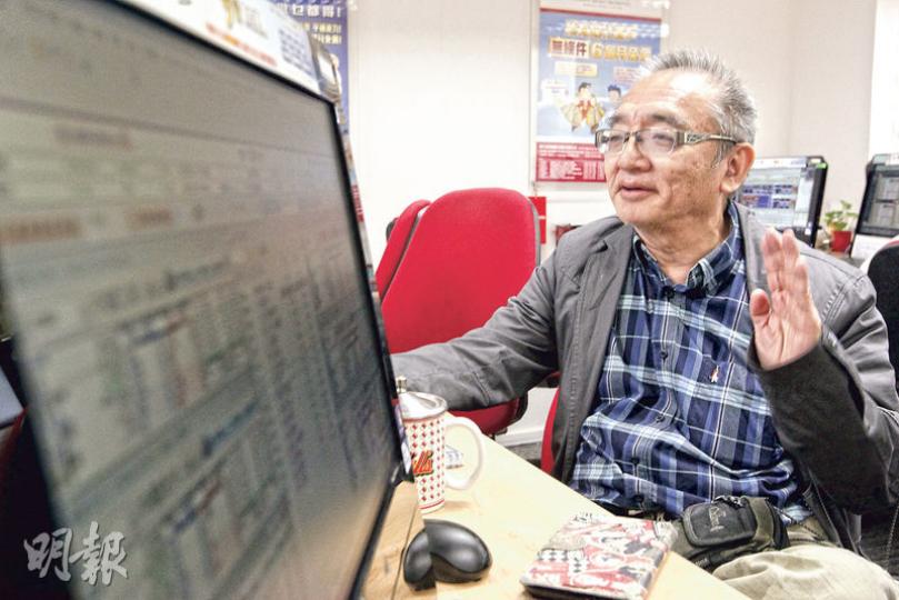 散戶蘇先生稱前日約賺一成，昨日賺幅收窄至8%至9%，他認為目前未有迹象踏入熊市，聲稱相信今日仍然「有得玩」。（郭慶輝攝）