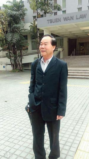 涉以杯擲空姐的山水畫家利乙鋒（圖）經審訊後被裁定罪成，他於庭外表示以後不會再乘搭國泰航空，更謂：「馬航都搭！死人都無問題！」（張梓鈴攝）