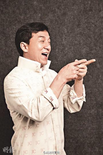 成龍坦言完全沒想到莫言會為他親筆贈言。（微博圖片）