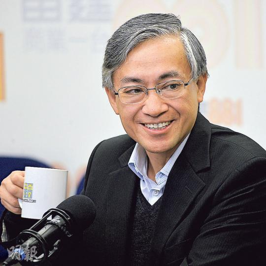 天文台長岑智明（圖）指去年6月至11月本港平均氣溫為27.6℃，是130年來最高，呼籲市民要有心理準備應對氣候變化。（葉家豪攝） 