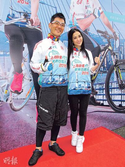 任賢齊（左）與謝安琪出席單車百萬行。小齊覺得香港公園可以開放一點。（攝影/記者：鍾一虹）