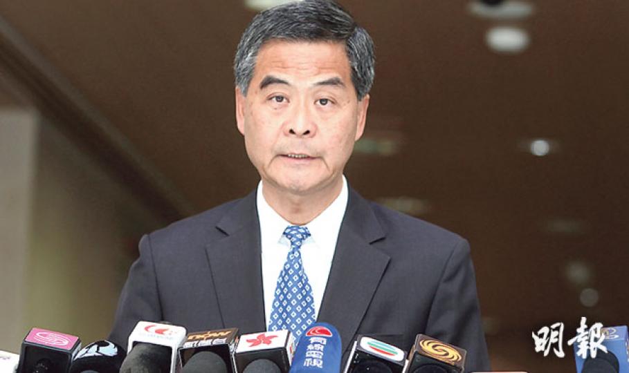 特首梁振英昨日出席行政會議前，8次指自己對政改方案「有信心」。至於為何對方案有信心？梁振英回應說「因為我們對方案有信心」，而港人亦「很願意得到一人一票』投票選特首的權利」。（林俊源攝）