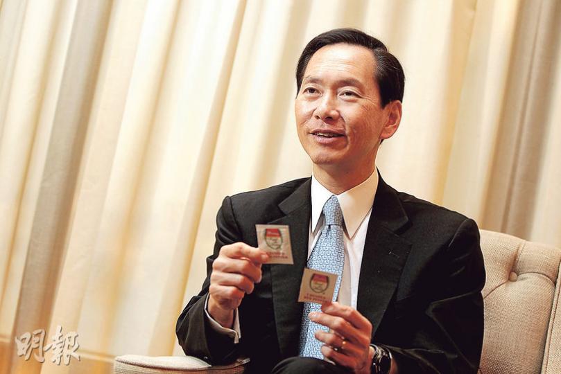 降低食物中鹽和糖委員會主席陳智思（圖）一度因病戒鹽，口味一直很清淡，現時更隨身帶備「應急」的辣椒粉，無論吃炒蛋還是吃沙律，他都添一點辣，實行以辣代鹽。（李澤彤攝）