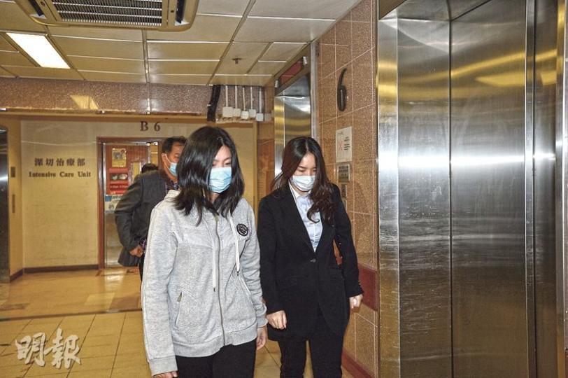 簡志文在伊利沙伯醫院搶救5天後不治，親友獲悉噩耗後傷心離去。（鄧宗弘攝）