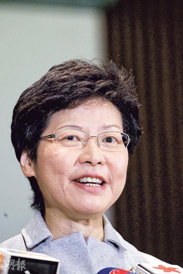 政務司長林鄭月娥昨日說，不要期望中央會在政改讓步，「經過人大常委會在去年8月考慮社會各界意見作出這個嚴肅的決定，以及這個重要的承諾，應該沒再可以修訂的空間」。（郭慶輝攝）