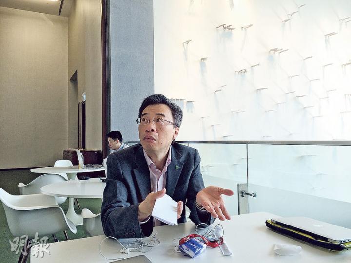 衛生服務界議員李國麟（圖）話，政務司長林鄭月娥唔見佢，佢無所謂，反正邊個搵佢都無所謂。（黃振豪攝）
