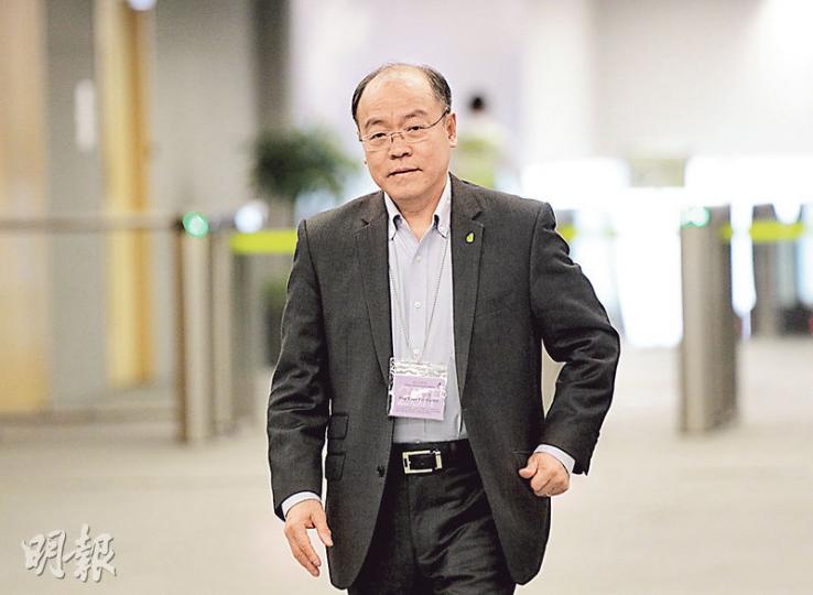 民協馮檢基昨晨與政務司長林鄭月娥會面談政改，會後他強調，即使林太呼籲民主派按民意決定政改投票取向，但他認為要考慮價值觀和政綱。（李澤彤攝）