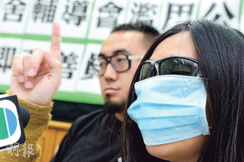 職工盟社會福利機構員工會昨召開記招，質疑受政府資助的鄰舍輔導會早前突向員工「派花紅」做法涉「肥上瘦下」，有現職員工和已離職前員工現身說法，認為派錢不公義，應提升員工薪級表及將金額均分在每月薪酬上。（劉焌陶攝）