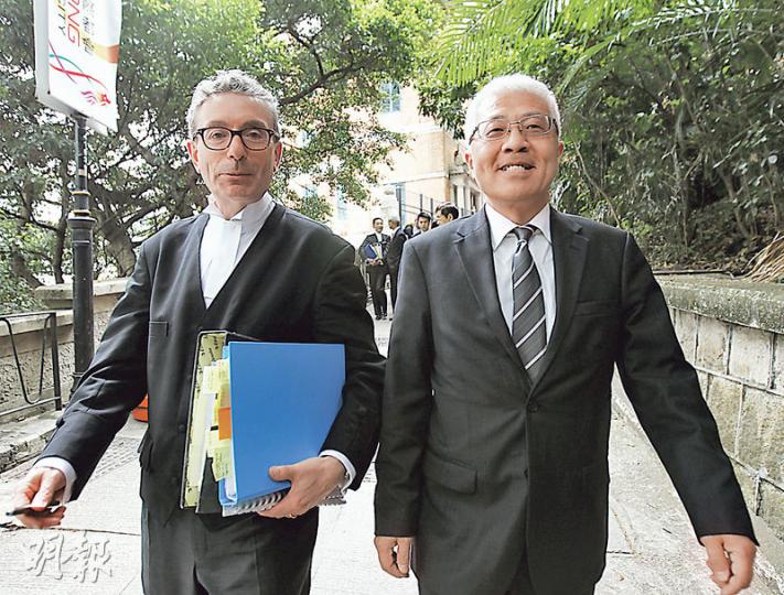 華懋慈善基金昨就已故華懋集團主席龔如心的遺產案向終院上訴,並聘得擅打遺產及信託案件的英國御用大律師Brian Green(左)及律師何文基(右)代表。(李紹昌攝) 華懋慈善基金昨就已故華懋集團主席龔如心的遺產案向終院上訴,並聘得擅打遺產及信託案件的英國御用大律師Brian Green(左)及律師何文基(右)代表。(李紹昌攝)