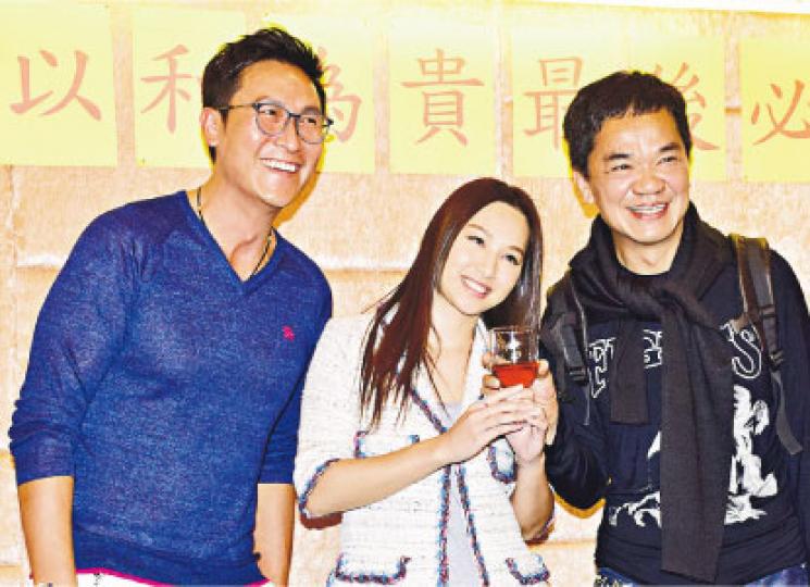 馬德鐘(左起)、徐子珊及黃光亮開心出席飯局,兩男一女沒有湊成「嬲」字。(攝影/記者:鍾一虹)
馬德鐘(左起)、徐子珊及黃光亮開心出席飯局,兩男一女沒有湊成「嬲」字。(攝影/記者:鍾一虹)