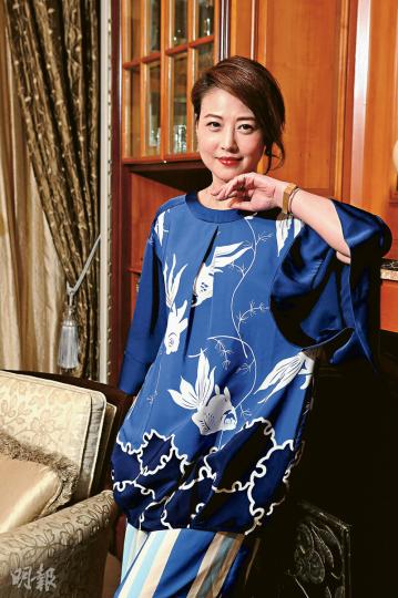 「美魔女」周海媚面對一眾年輕女演員,不論肌膚及身材都絕不遜色。(攝影﹕孫華中) 「美魔女」周海媚面對一眾年輕女演員,不論肌膚及身材都絕不遜色。(攝影﹕孫華中)