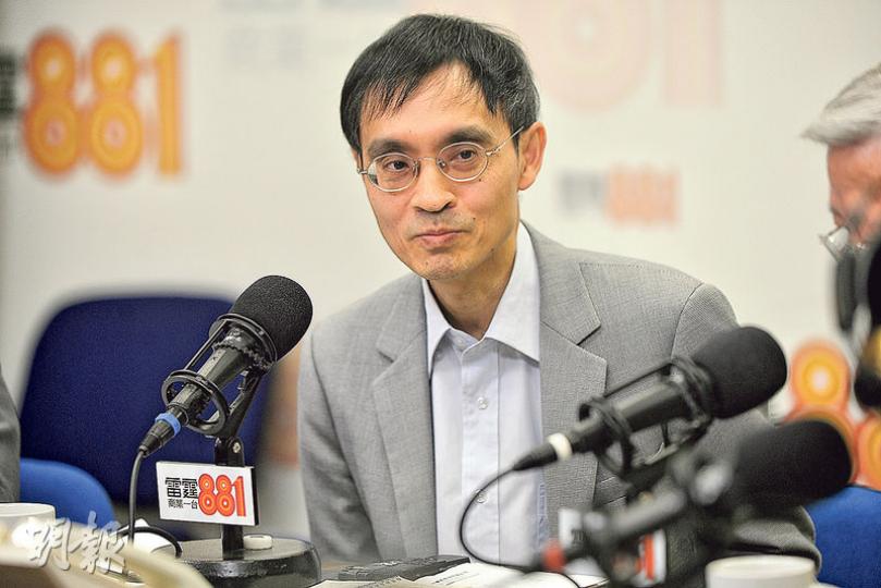 基本法委員會委員陳弘毅擔心,若今次政改被否決,香港會繼續政治內鬥,政界的撕裂和自殘,會令香港由盛轉衰。(葉家豪攝) 基本法委員會委員陳弘毅擔心,若今次政改被否決,香港會繼續政治內鬥,政界的撕裂和自殘,會令香港由盛轉衰。(葉家豪攝)