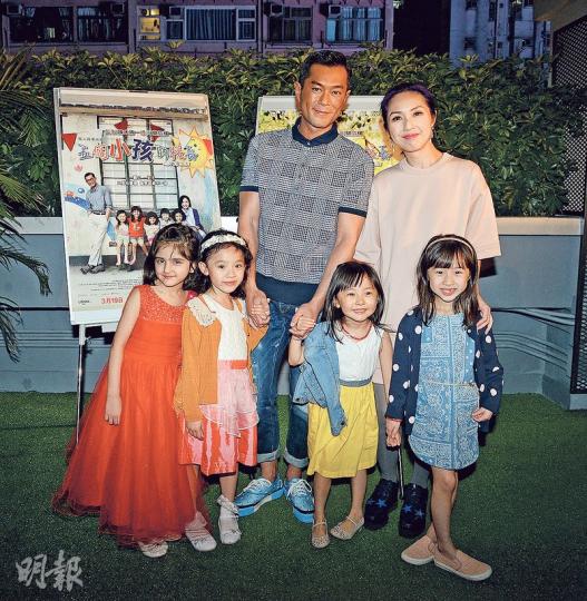 4個小女孩拍戲拍上癮,希望能與千嬅兒子Torres一齊拍續集。(攝影/記者﹕孫慧莊)小女孩撲上大叫「Daddy」,古仔完全被融化,更開心吻女孩額頭。(攝影/記者﹕孫慧莊) 4個小女孩拍戲拍上癮,希望能與千嬅兒子Torres一齊拍續集。(攝影/記者﹕孫慧莊)小女孩撲上大叫「Daddy」,古仔完全被融化,更開心吻女孩額頭。(攝影/記者﹕孫慧莊)