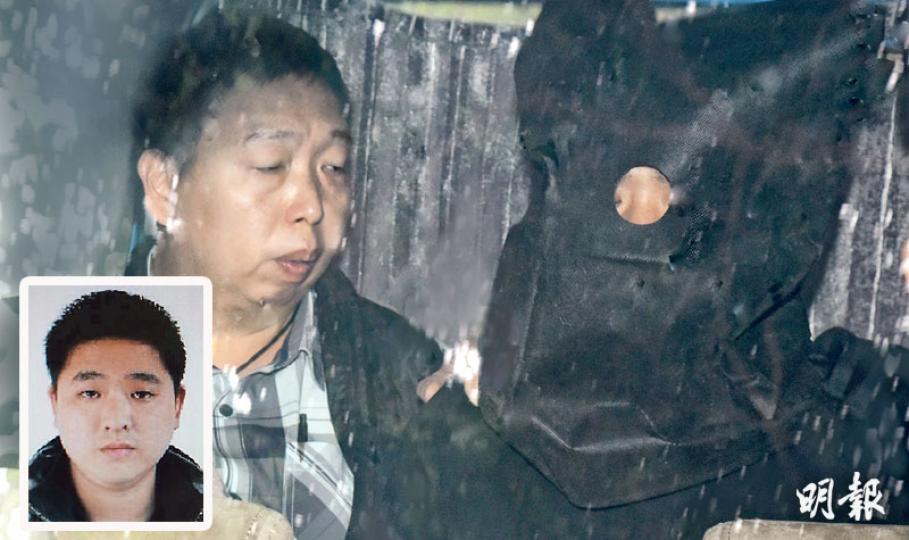 警方昨午將疑犯蒙頭押返東九龍總區行動基地調查,晚上再送往黃大仙警署扣留。(鍾炳然攝)被捕黑布蒙頭疑犯身材矮小,約高5呎1吋,僅及身旁警員的肩膀位置。(鍾炳然攝)警方前晚接到報案,指有懷疑是綁匪的可疑人物持旅行袋進入沙頭角萊洞村,警方通宵搜索後沒有發現,昨早繼續在村內戒備。(衛永康攝)警方昨日兩度派出直升機在沙頭角萊洞村上空盤旋。(衛永康攝) 警方昨午將疑犯蒙頭押返東九龍總區行動基地調查,晚上再送往黃大仙警署扣留。(鍾炳然攝)被捕黑布蒙頭疑犯身材矮小,約高5呎1吋,僅及身旁警員的肩膀位置。(鍾炳然攝)警方前晚接到報案,指有懷疑是綁匪的可疑人物持旅行袋進入沙頭角萊洞村,警方通宵搜索後沒有發現,昨早繼續在村內戒備。(衛永康攝)警方昨日兩度派出直升機在沙頭角萊洞村上空盤旋。(衛永康攝)