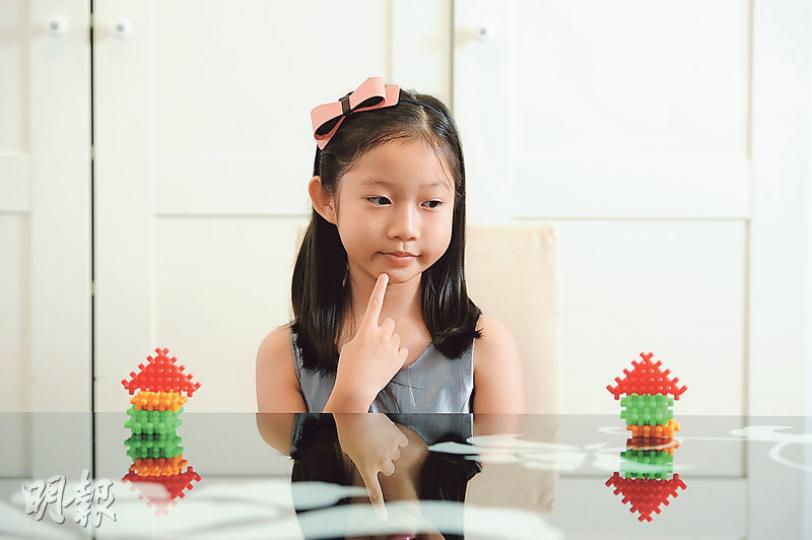無論轉校原因如何,家長都不應一意孤行作決定,先跟子女好好商量,達成共識。(胡景禧攝)如小朋友屬慢熱型,偏愛寫作和閱讀,應付筆試也較有優勢。(胡景禧攝) 無論轉校原因如何,家長都不應一意孤行作決定,先跟子女好好商量,達成共識。(胡景禧攝)如小朋友屬慢熱型,偏愛寫作和閱讀,應付筆試也較有優勢。(胡景禧攝)