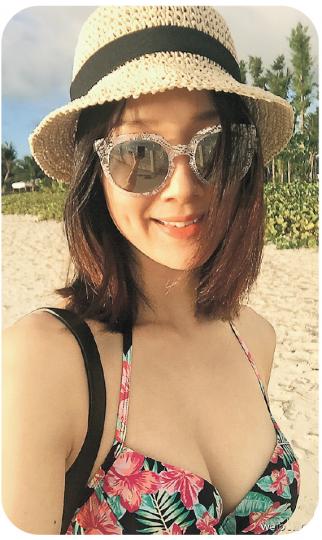 李亞男到塞班島旅行,曬太陽兼曬驕人身材,有粉絲搞笑回應說:「祖藍賺到了」。(微博圖片) 李亞男到塞班島旅行,曬太陽兼曬驕人身材,有粉絲搞笑回應說:「祖藍賺到了」。(微博圖片)