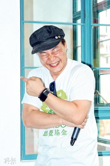 Eason認為每個人都應了解躁鬱症,因自己分分鐘有病也不出奇,更笑言知道自己有病!(攝影:鍾偉茵)盧凱彤(中)舉行個人慈善畫展,獲黃耀明(左起)、谷祖琳、、林二汶及陳奕迅捧場。(攝影:鍾偉茵) Eason認為每個人都應了解躁鬱症,因自己分分鐘有病也不出奇,更笑言知道自己有病!(攝影:鍾偉茵)盧凱彤(中)舉行個人慈善畫展,獲黃耀明(左起)、谷祖琳、、林二汶及陳奕迅捧場。(攝影:鍾偉茵)