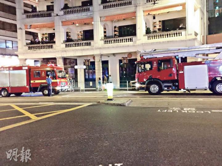二級歷史建築「和昌大押」唐樓群一間餐廳前晚廚房起火,消防到場前火勢已被大致救熄。(伍浦鋒攝) 二級歷史建築「和昌大押」唐樓群一間餐廳前晚廚房起火,消防到場前火勢已被大致救熄。(伍浦鋒攝)