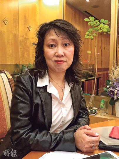 現任執業大律師的前暫委裁判官許淑儀,曾在2013年審理過一宗財務公司向未補地價居屋變相「加按」的案件。她認為法律很清晰,任何未補地價居屋業主與財務公司簽訂貸款協議,並登記於田土廳的樓契中,無論借款人或貸款人均是違法。她質疑房屋署執法不力。(明報記者攝) 現任執業大律師的前暫委裁判官許淑儀,曾在2013年審理過一宗財務公司向未補地價居屋變相「加按」的案件。她認為法律很清晰,任何未補地價居屋業主與財務公司簽訂貸款協議,並登記於田土廳的樓契中,無論借款人或貸款人均是違法。她質疑房屋署執法不力。(明報記者攝)