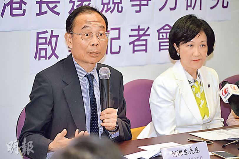 匯賢智庫邀請嶺大經濟系何濼生教授(左)領導研究團隊,研究本港長遠競爭力。主席葉劉淑儀(右)拒評有關研究是否為選特首的工作鋪路。(葉家豪攝) 匯賢智庫邀請嶺大經濟系何濼生教授(左)領導研究團隊,研究本港長遠競爭力。主席葉劉淑儀(右)拒評有關研究是否為選特首的工作鋪路。(葉家豪攝)