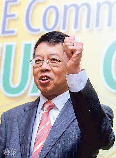 有線主席吳天海(圖)稱,申請免費電視牌照一事仍與政府磋商中,並預料在發牌後1年內奇妙電視開台。(劉焌陶攝) 有線主席吳天海(圖)稱,申請免費電視牌照一事仍與政府磋商中,並預料在發牌後1年內奇妙電視開台。(劉焌陶攝)