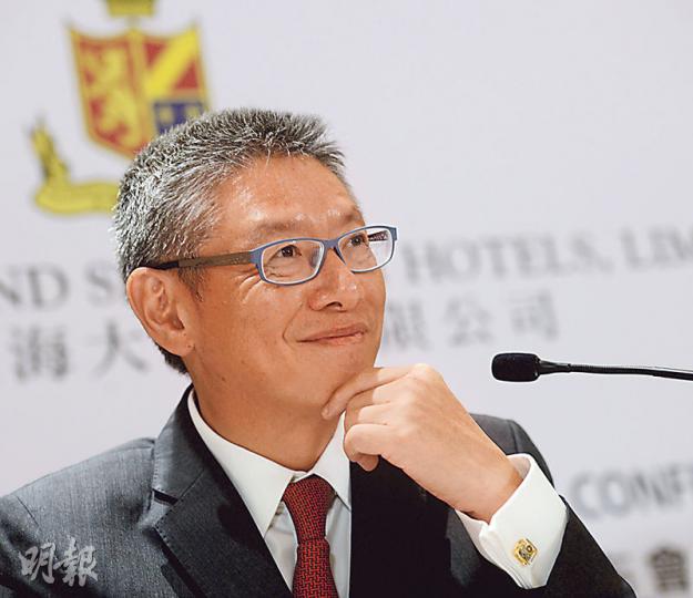 大酒店行政總裁郭敬文(圖)認為,日圓及歐元貶值,以及本港政治環境因素,將短期內對酒店業務帶來不良影響。(劉焌陶攝) 大酒店行政總裁郭敬文(圖)認為,日圓及歐元貶值,以及本港政治環境因素,將短期內對酒店業務帶來不良影響。(劉焌陶攝)