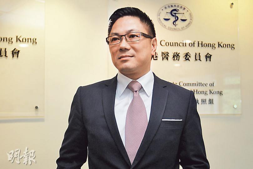 西醫周永就並非皮膚科專科醫生,但多次在雜誌刊登的文章使用「皮膚科顧問周永就醫生」名銜,被醫委會控誤導公眾,罰停牌1個月但緩刑1年。(郭慶輝攝) 西醫周永就並非皮膚科專科醫生,但多次在雜誌刊登的文章使用「皮膚科顧問周永就醫生」名銜,被醫委會控誤導公眾,罰停牌1個月但緩刑1年。(郭慶輝攝)