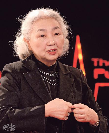 梁愛詩(圖)說,根據基本法第20條,中央政府原未有授權的事,可以由中央授權特區政府去做,上次西部通道一地兩檢也是這種做法,由人大作出決定,故研究廣深港高鐵一地兩檢時也可參考。(劉焌陶攝) 梁愛詩(圖)說,根據基本法第20條,中央政府原未有授權的事,可以由中央授權特區政府去做,上次西部通道一地兩檢也是這種做法,由人大作出決定,故研究廣深港高鐵一地兩檢時也可參考。(劉焌陶攝)
