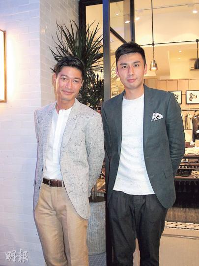 王宗堯(左)與伍家謙(右)穿上品牌新款秋冬服裝,展示男人魅。(攝影/記者﹕鍾一虹) 王宗堯(左)與伍家謙(右)穿上品牌新款秋冬服裝,展示男人魅。(攝影/記者﹕鍾一虹)