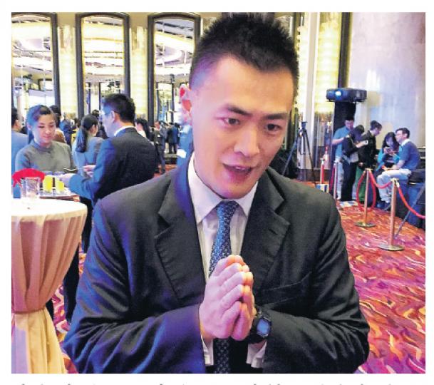 青年事務委員會主席劉鳴煒回應年輕人買樓嘅言論被指「離地」,佢噚日出席香港江蘇社團總會成立酒會時回應提問,話樓價幾高幾低都好,都係有儲首期嘅需要,至於儲唔儲到錢係個人選擇。(陳洛明攝)
青年事務委員會主席劉鳴煒回應年輕人買樓嘅言論被指「離地」,佢噚日出席香港江蘇社團總會成立酒會時回應提問,話樓價幾高幾低都好,都係有儲首期嘅需要,至於儲唔儲到錢係個人選擇。(陳洛明攝)
