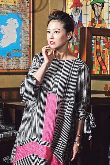 周海媚入行30年,雖然已開設屬於自己的工作室,參與幕後工作,但強調絕不會放棄幕前演出,繼續在內地拍劇、拍電影。(攝影﹕孫華中) 周海媚入行30年,雖然已開設屬於自己的工作室,參與幕後工作,但強調絕不會放棄幕前演出,繼續在內地拍劇、拍電影。(攝影﹕孫華中)