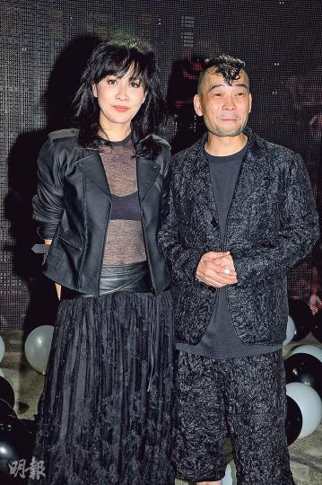 嘉玲(左)對葛民輝設計的作品很滿意,阿葛則表示嘉玲兩年都無催他交貨,這個老闆認真唔話得!(攝影:孫華中) 嘉玲(左)對葛民輝設計的作品很滿意,阿葛則表示嘉玲兩年都無催他交貨,這個老闆認真唔話得!(攝影:孫華中)