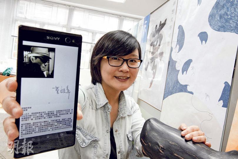 曾任記者的發行及製作總監吳小英(圖)透過「Cold Call」,以誠意感動不少名人加入《三十九篇》,包括著名作家董啟章。(郭慶輝攝) 曾任記者的發行及製作總監吳小英(圖)透過「Cold Call」,以誠意感動不少名人加入《三十九篇》,包括著名作家董啟章。(郭慶輝攝)