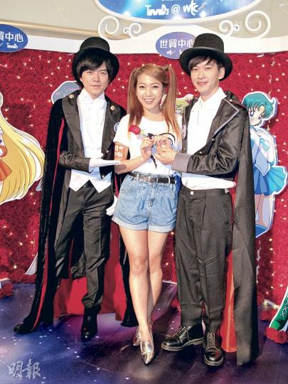 王友良(左起)、姜麗文及少爺占開心大玩Cosplay,兩男一女沒有湊成嬲字。(攝影/記者:柯美)楊鎧凝化身美少女戰士登場好可愛。(攝影/記者:柯美) 王友良(左起)、姜麗文及少爺占開心大玩Cosplay,兩男一女沒有湊成嬲字。(攝影/記者:柯美)楊鎧凝化身美少女戰士登場好可愛。(攝影/記者:柯美)
