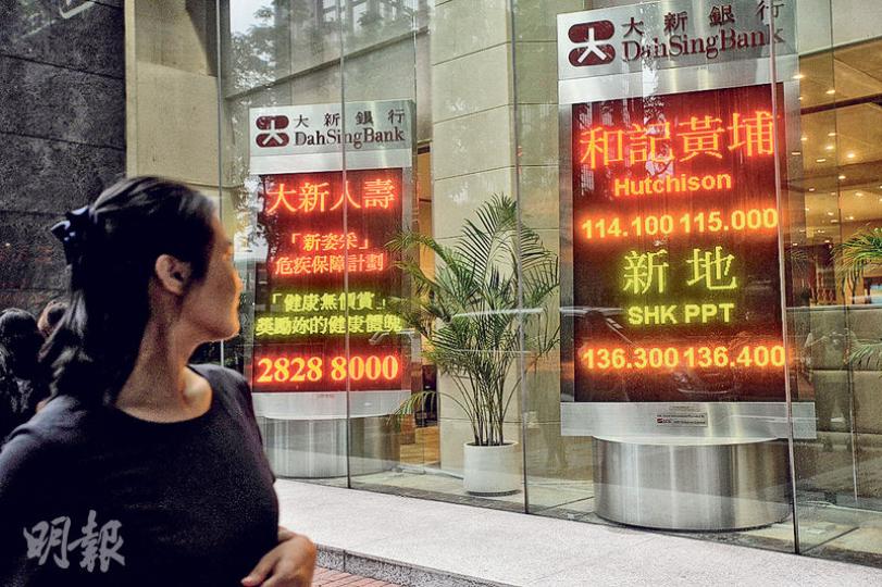 和黃昨日最後一個交易日,卻以倒跌告別本地股壇,尾市突有資金大舉套現,令股價急挫逾2%,為近期升浪罕見情况。(胡景禧攝) 和黃昨日最後一個交易日,卻以倒跌告別本地股壇,尾市突有資金大舉套現,令股價急挫逾2%,為近期升浪罕見情况。(胡景禧攝)