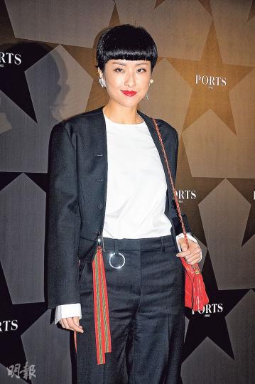 徐濠縈想出用「大肚生BB」做絕招,企圖要丈夫陳奕迅就範戒煙和減肥。(攝影﹕孫華中、林祖傑) 徐濠縈想出用「大肚生BB」做絕招,企圖要丈夫陳奕迅就範戒煙和減肥。(攝影﹕孫華中、林祖傑)