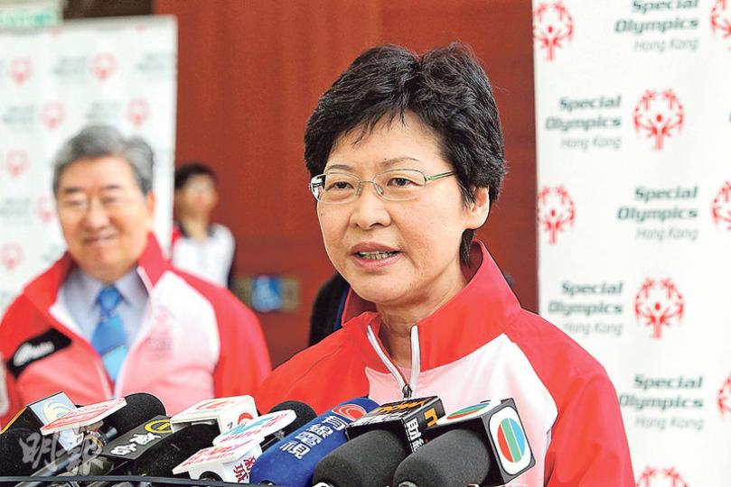 政務司長林鄭月娥昨日在2015年特殊奧林匹克夏季世界比賽香港代表團啟動禮之後談政改,她指出,特區政府早已表明,由於未能取得社會共識,提委會選民基礎傾向不變。(林俊源攝) 政務司長林鄭月娥昨日在2015年特殊奧林匹克夏季世界比賽香港代表團啟動禮之後談政改,她指出,特區政府早已表明,由於未能取得社會共識,提委會選民基礎傾向不變。(林俊源攝)