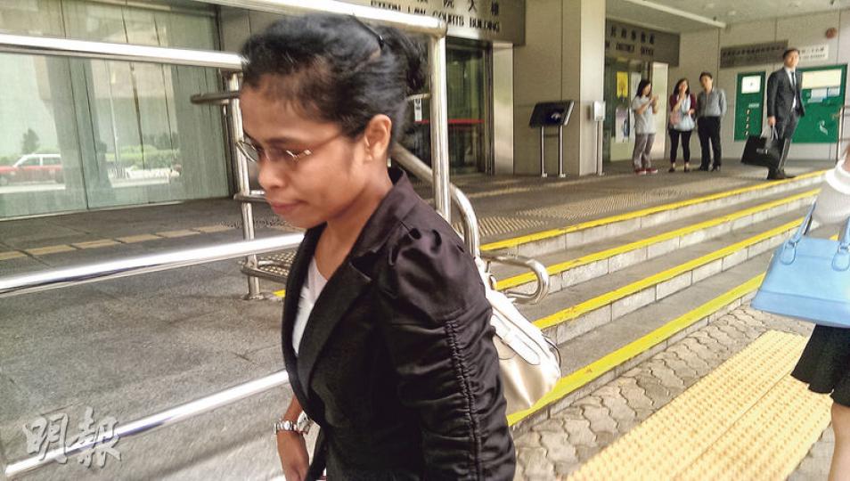 被告Adriana Marsalina被指於一周內七度虐打涉案的兩名年幼事主,導致他們的手腳瘀黑。(章淑廉攝) 被告Adriana Marsalina被指於一周內七度虐打涉案的兩名年幼事主,導致他們的手腳瘀黑。(章淑廉攝)