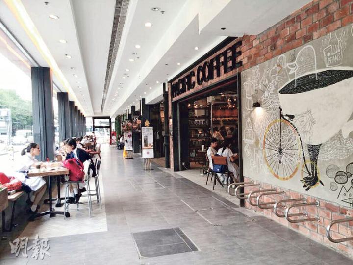 Fashion Walk優化工程後，餐飲食肆由原來18間增至23間。(劉詠怡攝)圖為恒隆地產董事（租務及銷售）陳家岳。(劉詠怡攝)