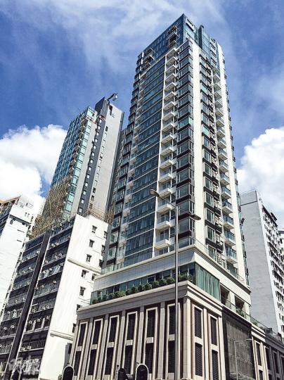 大鴻輝旗下何文田加多利峯,昨將其中10伙3房單位大幅減價13.7%,並於本周日發售。(方可兒攝)與加多利峯同處一街的棗梨雅道3號,4月底曾有部分2房單位減價近3%,惟近日有4伙單位提價1.1%至4.5%不等。(方可兒攝) 大鴻輝旗下何文田加多利峯,昨將其中10伙3房單位大幅減價13.7%,並於本周日發售。(方可兒攝)與加多利峯同處一街的棗梨雅道3號,4月底曾有部分2房單位減價近3%,惟近日有4伙單位提價1.1%至4.5%不等。(方可兒攝)