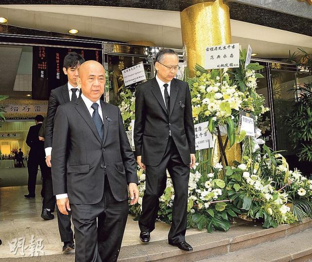 九巴後人雷禮唐昨日出殯,他的兒子雷賢達(左)表示父親走得很安詳。(攝影:孫華中) 九巴後人雷禮唐昨日出殯,他的兒子雷賢達(左)表示父親走得很安詳。(攝影:孫華中)