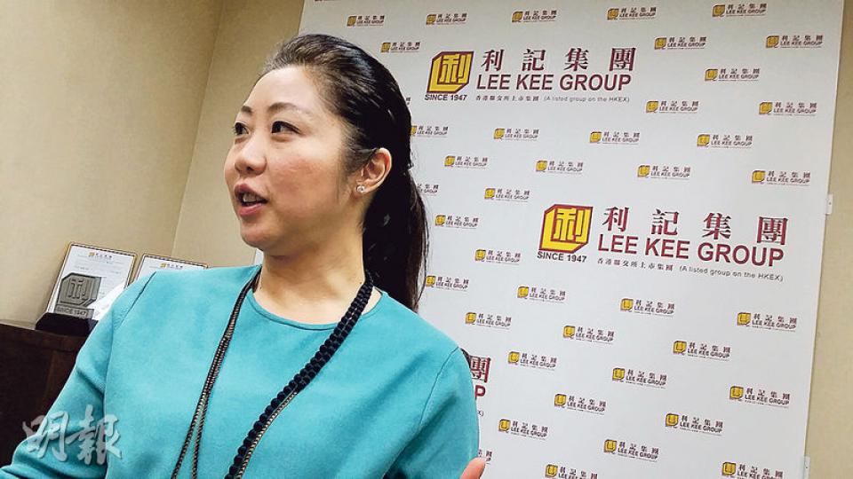 利記集團副主席兼行政總裁陳婉珊指出,本港缺乏土地,難以大量生產,本港工業應發揮「香港品牌效應」優勢,投入科研,開拓高質素產品,才可持續發展。(馬耀森攝) 利記集團副主席兼行政總裁陳婉珊指出,本港缺乏土地,難以大量生產,本港工業應發揮「香港品牌效應」優勢,投入科研,開拓高質素產品,才可持續發展。(馬耀森攝)