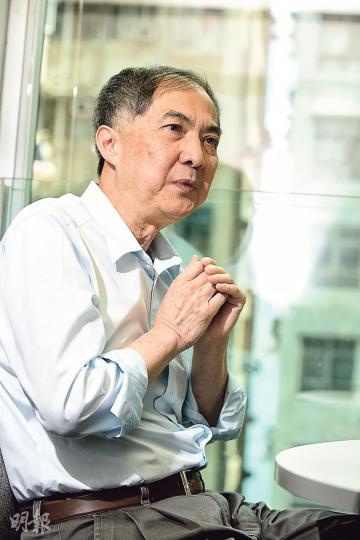 曾任社署署長的樂施會行政總裁余志穩認為,港府多年來致力投放資源於長者服務,但有資源錯配情况,建議在輪候資助院舍的中央輪候冊引入資產審查,讓沒有經濟能力兼健康欠佳的長者可加快享用合適的服務。(陳淑安攝) 曾任社署署長的樂施會行政總裁余志穩認為,港府多年來致力投放資源於長者服務,但有資源錯配情况,建議在輪候資助院舍的中央輪候冊引入資產審查,讓沒有經濟能力兼健康欠佳的長者可加快享用合適的服務。(陳淑安攝)