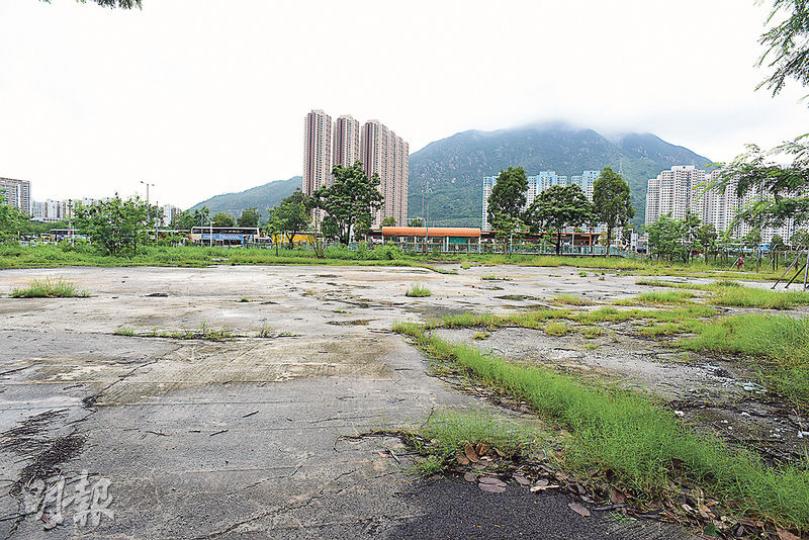 新地以13.19億元投得屯門海榮路商住地皮,毗鄰輕鐵屯門泳池站,每方呎樓面地價3720元,貼近市場預期上限。(陳淑安攝) 新地以13.19億元投得屯門海榮路商住地皮,毗鄰輕鐵屯門泳池站,每方呎樓面地價3720元,貼近市場預期上限。(陳淑安攝)