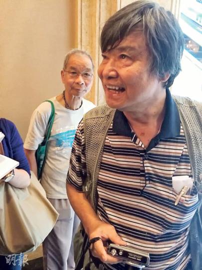 中國電力小股東張先生(圖)指,只在IPO時見過董事會主席李小琳現身,認為只要公司營運良好,並不介意李小琳是否要被調走。(陳子凌攝) 中國電力小股東張先生(圖)指,只在IPO時見過董事會主席李小琳現身,認為只要公司營運良好,並不介意李小琳是否要被調走。(陳子凌攝)