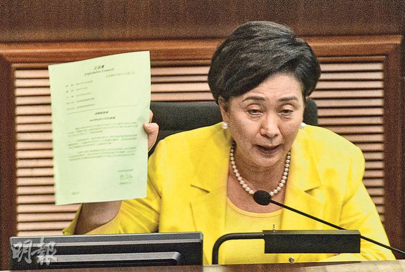 特區政府早前去信財委會主席張宇人,要求豁免6個工作天的通知期,在昨日財委會會議討論設立創科局的撥款。民主黨主席劉慧卿會上質疑政府做法,呼籲政府不要與社會及立法會「鬥氣」。(余俊亮攝)財經事務及庫務局常任秘書長謝曼怡說,政府不是鬥氣,是急市民所急。她解釋沒提出把設立創科局的撥款加入議程,是由於早前訂立會議議程時,認為蓮塘香園圍口岸的撥款需要長時間討論,政府現希望優先處理成立創科局。(余俊亮攝) 特區政府早前去信財委會主席張宇人,要求豁免6個工作天的通知期,在昨日財委會會議討論設立創科局的撥款。民主黨主席劉慧卿會上質疑政府做法,呼籲政府不要與社會及立法會「鬥氣」。(余俊亮攝)財經事務及庫務局常任秘書長謝曼怡說,政府不是鬥氣,是急市民所急。她解釋沒提出把設立創科局的撥款加入議程,是由於早前訂立會議議程時,認為蓮塘香園圍口岸的撥款需要長時間討論,政府現希望優先處理成立創科局。(余俊亮攝)