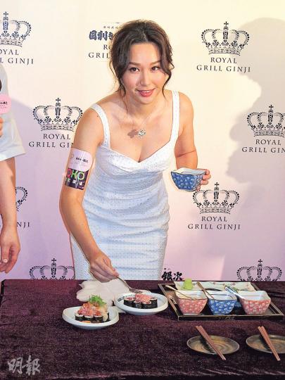 徐子珊昨穿上白色低胸裙現身,被封「性感女神」。(攝影/記者﹕鍾一虹)周嘉儀承認言詞令人誤會,是自己疏忽了。(攝影/記者﹕鍾一虹) 徐子珊昨穿上白色低胸裙現身,被封「性感女神」。(攝影/記者﹕鍾一虹)周嘉儀承認言詞令人誤會,是自己疏忽了。(攝影/記者﹕鍾一虹)